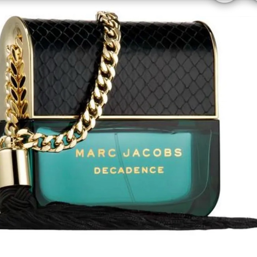 Marc Jacobs Black Decadence perfume